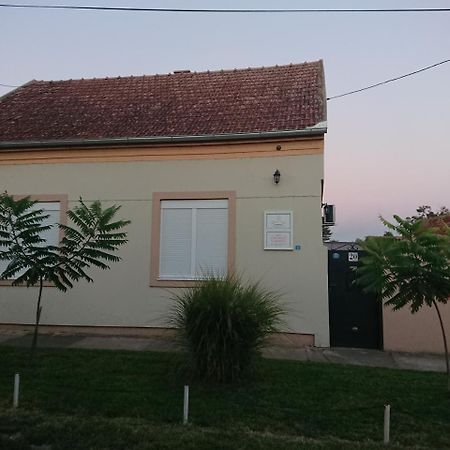 Guest House A'Storia Ruma Bagian luar foto