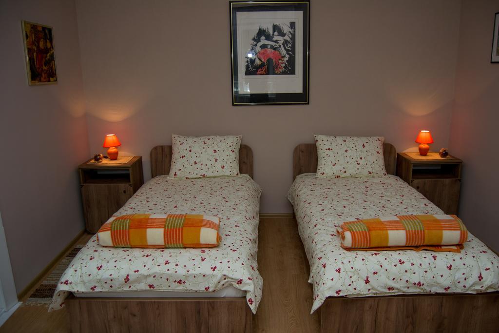 Guest House A'Storia Ruma Bagian luar foto