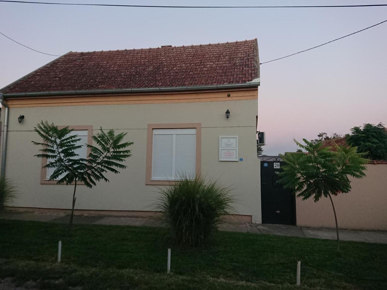 Guest House A'Storia Ruma Bagian luar foto